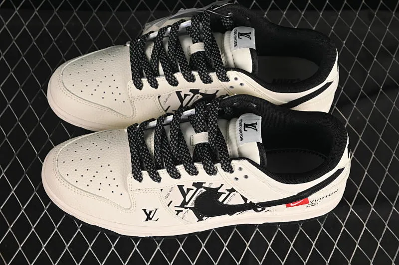All categories Nk SB Dunk Series Nk SB Dunk Low High-end customized low-top sneakers Nike SB Dunk Low LV co-branded printed beige high-end customized low-top casual sneakers QW5836-021
